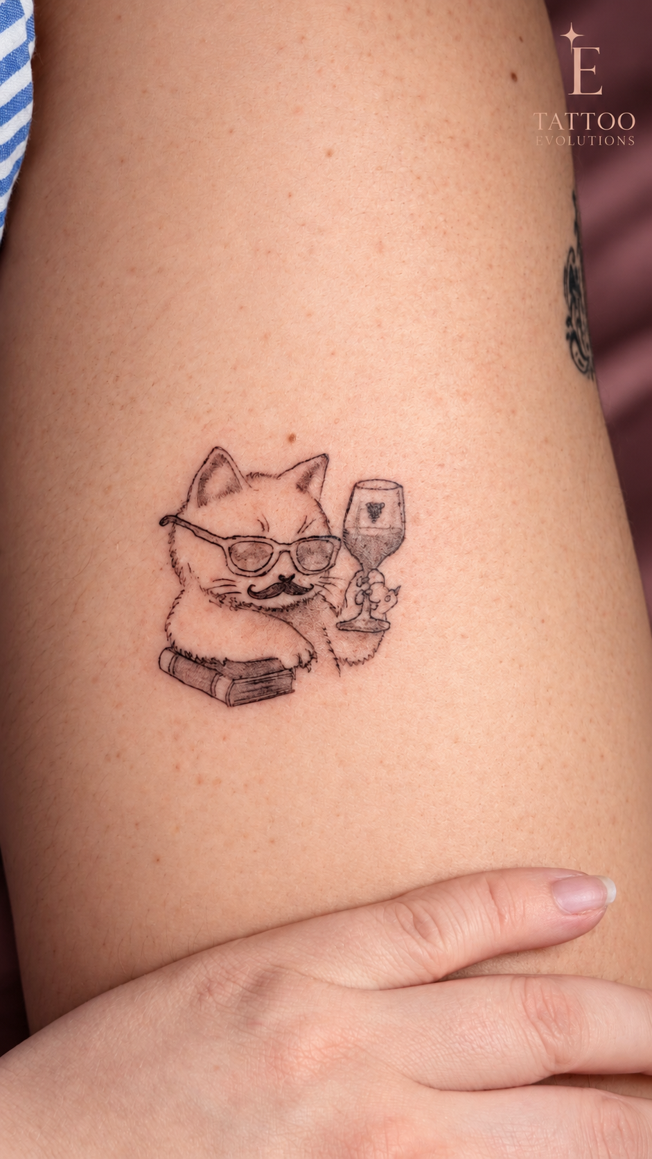 Кот и вино